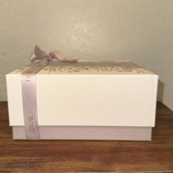 Dior Floral Gift Box with Tissue and Ribbon - Picture 5 of 11